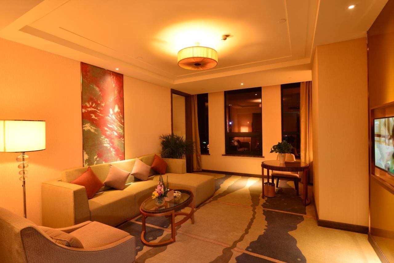 Ramada Heze Hotell Exteriör bild