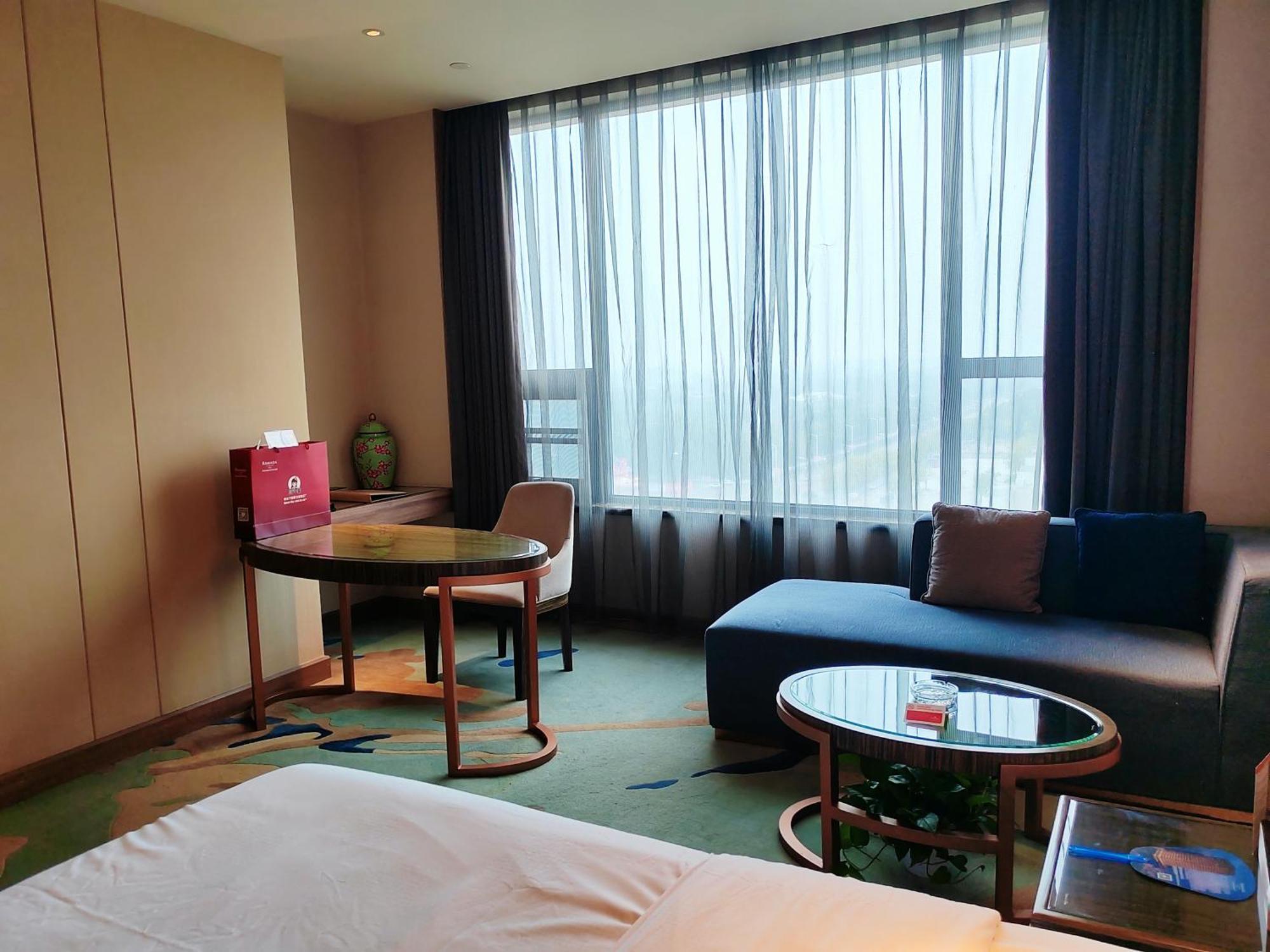 Ramada Heze Hotell Exteriör bild